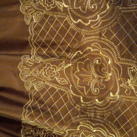 Sangria dress size 10 Brown with White embroidery on the V neck & bottom - Picture 7 of 7